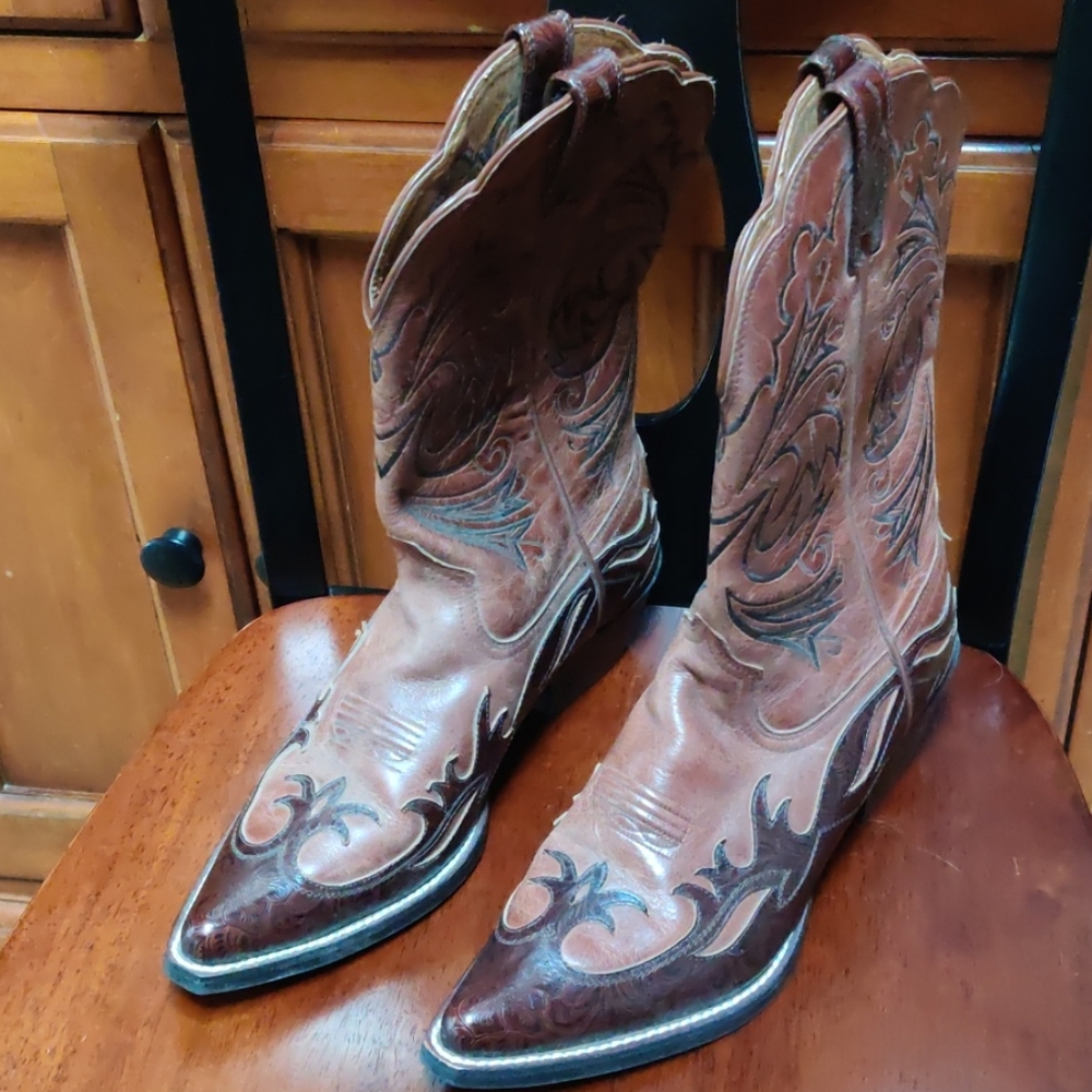 Cowboy boots women
